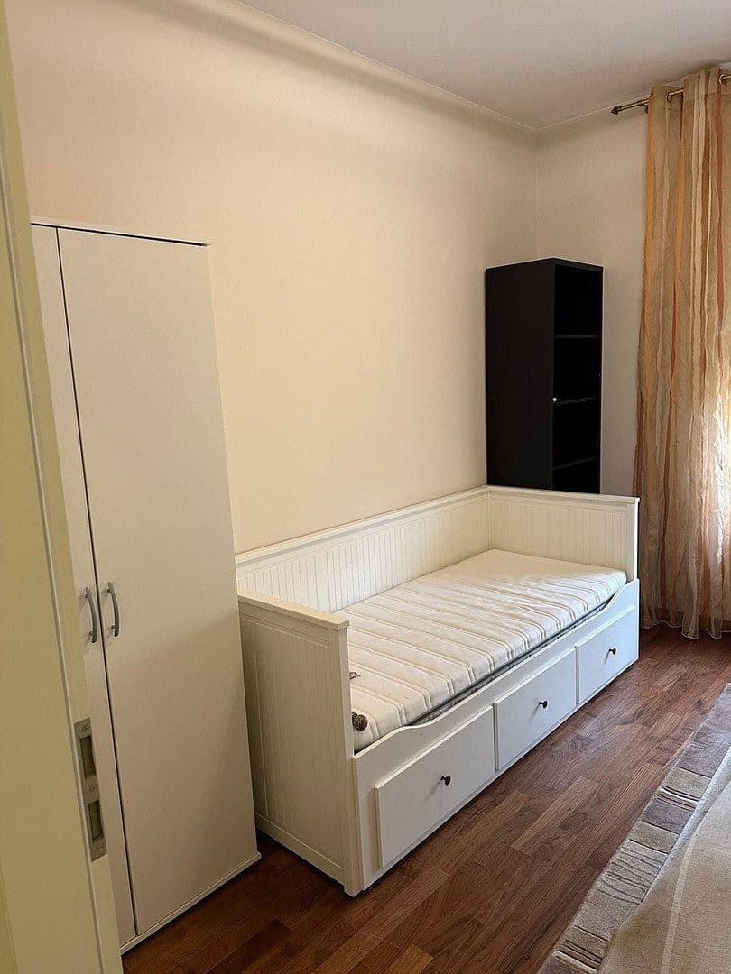 Prenájom bytu 4-izbový 135 m², Berlin, Berlín Prenájom bytu 4-izbový 135 m², Berlin, Berlín