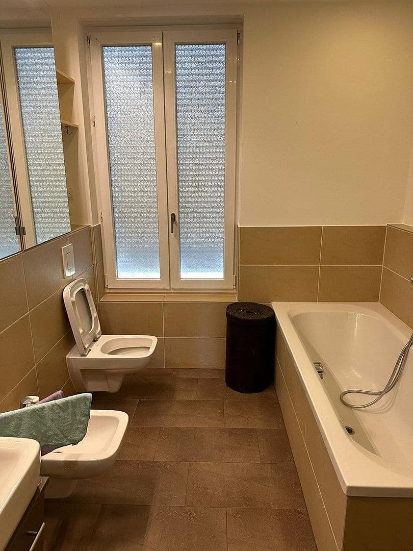 Prenájom bytu 4-izbový 135 m², Berlin, Berlín Prenájom bytu 4-izbový 135 m², Berlin, Berlín