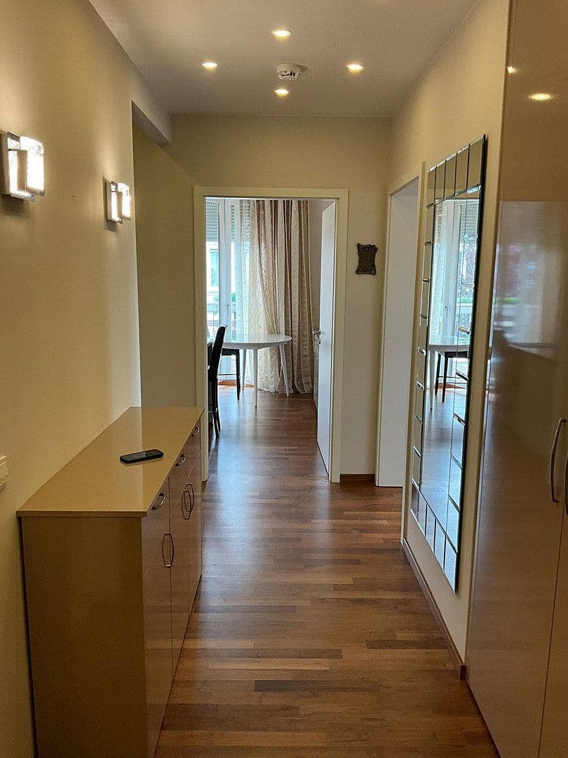 Prenájom bytu 4-izbový 135 m², Berlin, Berlín Prenájom bytu 4-izbový 135 m², Berlin, Berlín