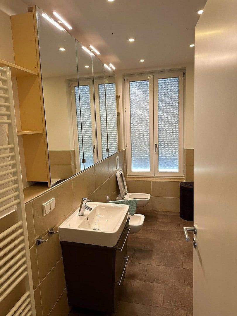 Prenájom bytu 4-izbový 135 m², Berlin, Berlín Prenájom bytu 4-izbový 135 m², Berlin, Berlín