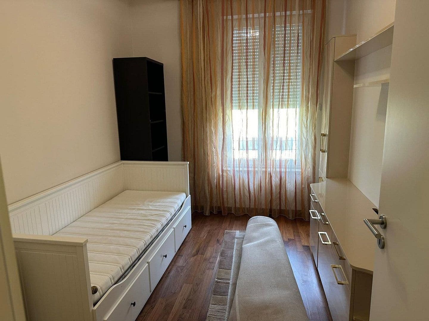 Prenájom bytu 4-izbový 135 m², Berlin, Berlín Prenájom bytu 4-izbový 135 m², Berlin, Berlín