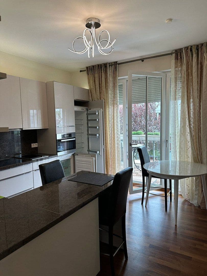 Prenájom bytu 4-izbový 135 m², Berlin, Berlín Prenájom bytu 4-izbový 135 m², Berlin, Berlín