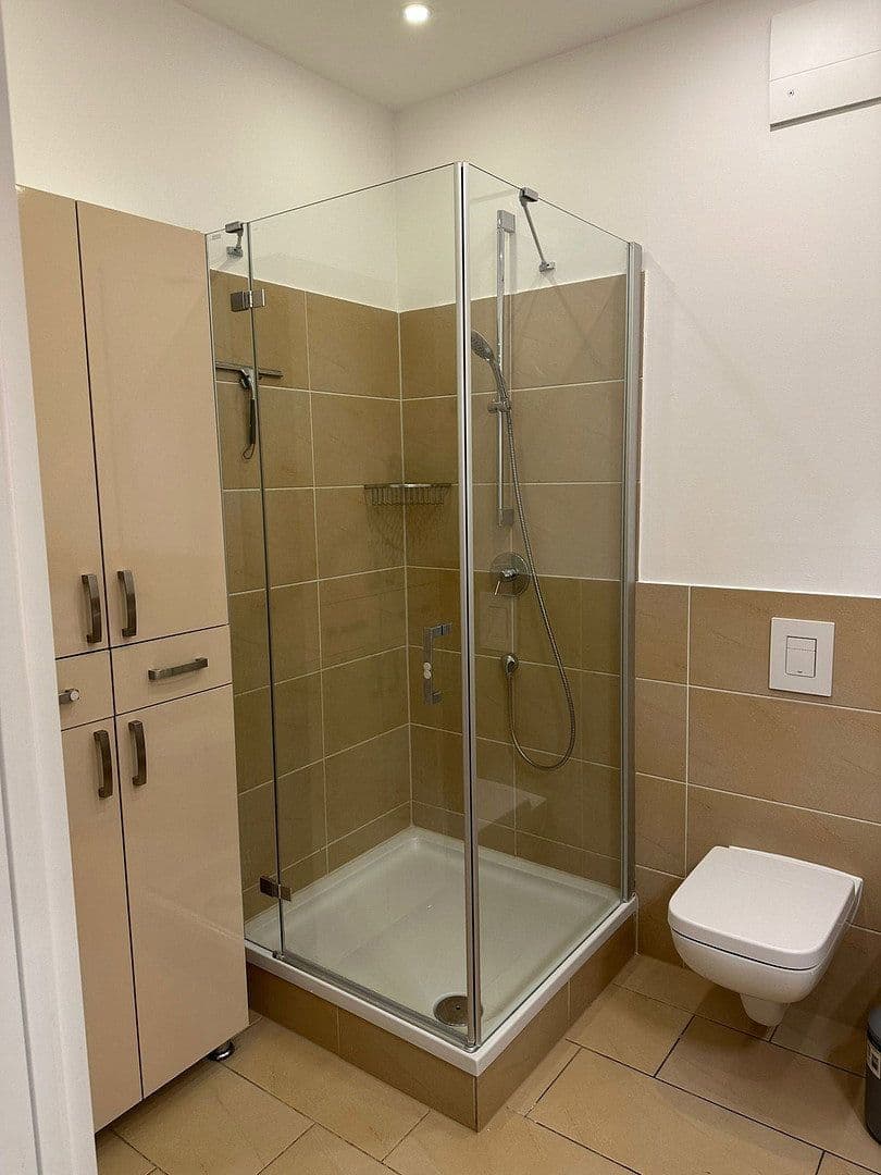 Prenájom bytu 4-izbový 135 m², Berlin, Berlín Prenájom bytu 4-izbový 135 m², Berlin, Berlín