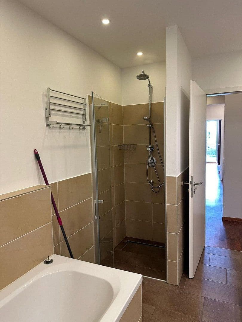 Prenájom bytu 4-izbový 135 m², Berlin, Berlín Prenájom bytu 4-izbový 135 m², Berlin, Berlín