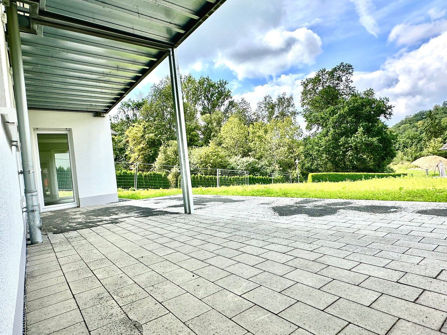 Prenájom bytu 4-izbový 85 m², Gemünden, Porýnie-Falcko Prenájom bytu 4-izbový 85 m², Gemünden, Porýnie-Falcko