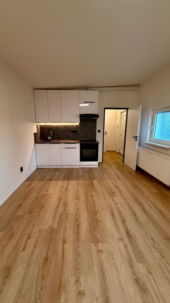 Prenájom bytu 1-izbový 28 m², Pokorného, Praha, Praha Prenájom bytu 1-izbový 28 m², Pokorného, Praha, Praha