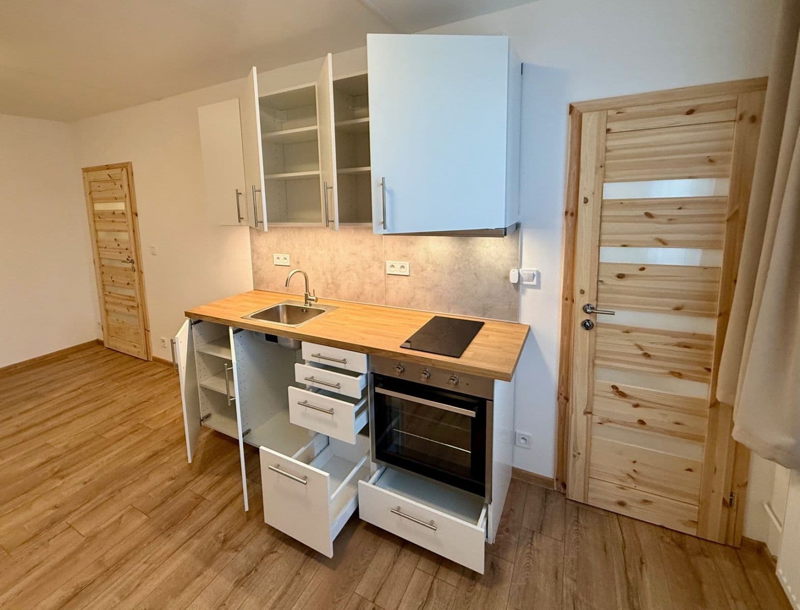 Prenájom bytu 2-izbový 33 m², Holandská, Kladno, Středočeský kraj Prenájom bytu 2-izbový 33 m², Holandská, Kladno, Středočeský kraj
