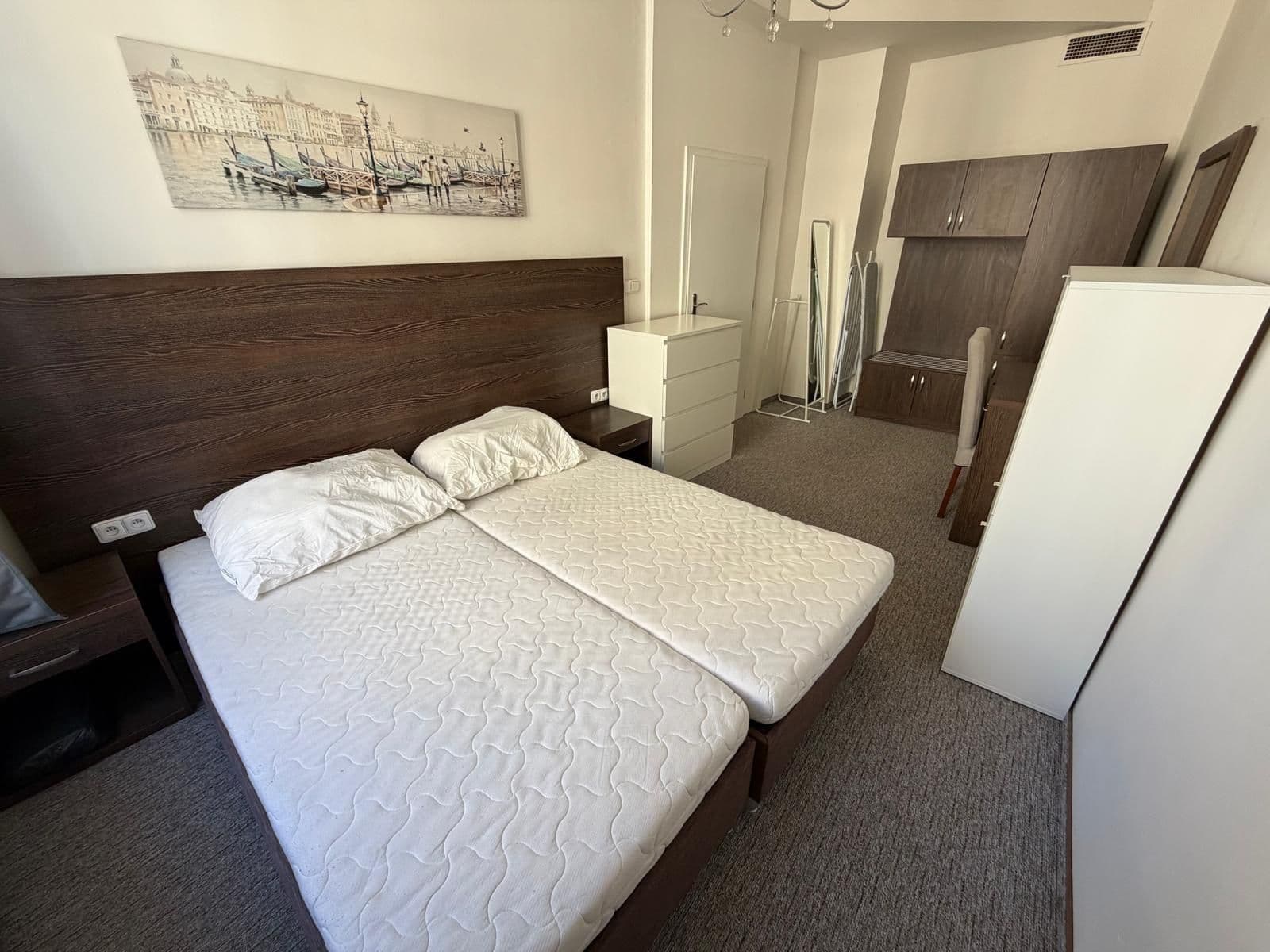 Prenájom bytu 2-izbový 49 m², Sokolská, Praha, Praha Prenájom bytu 2-izbový 49 m², Sokolská, Praha, Praha