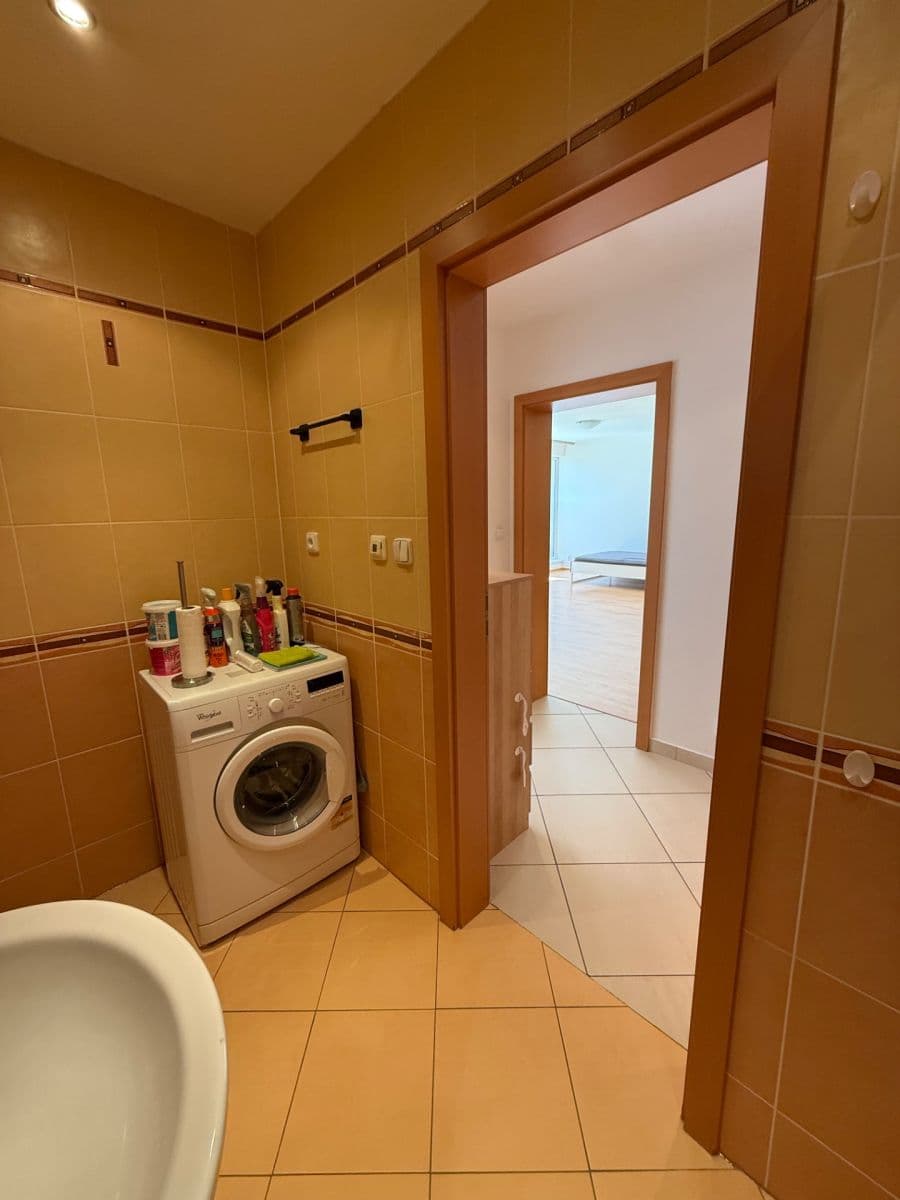 Prenájom bytu 2-izbový 59 m², Sazovická, Praha, Praha Prenájom bytu 2-izbový 59 m², Sazovická, Praha, Praha