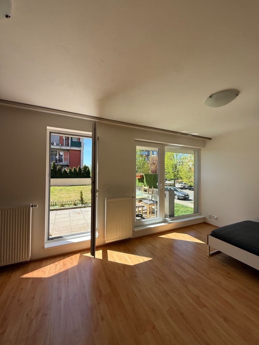 Prenájom bytu 2-izbový 59 m², Sazovická, Praha, Praha Prenájom bytu 2-izbový 59 m², Sazovická, Praha, Praha