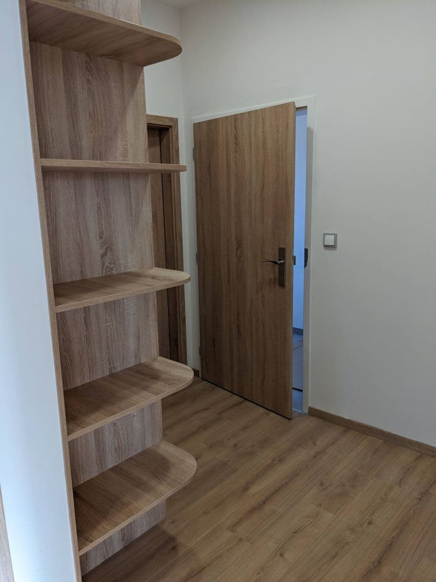 Prenájom bytu 4-izbový 111 m², K Řeporyjím, Praha, Praha Prenájom bytu 4-izbový 111 m², K Řeporyjím, Praha, Praha