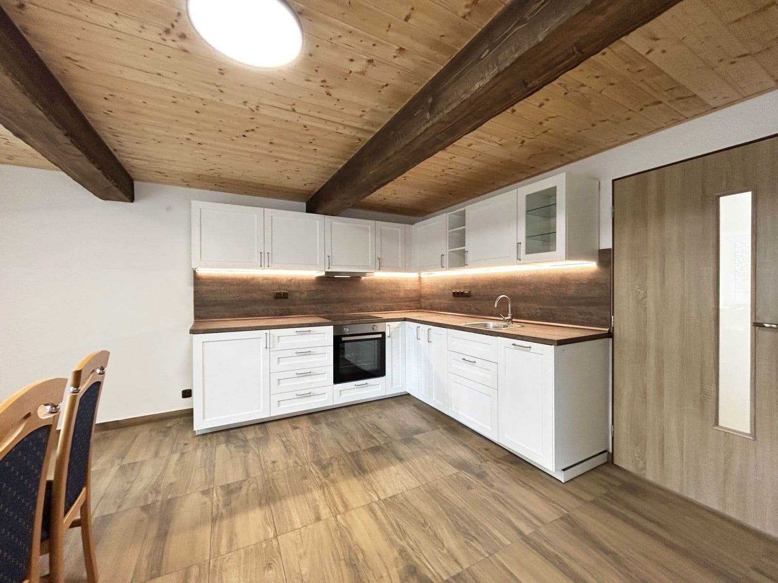 Prenájom bytu 3-izbový 144 m², Štětí, Ústecký kraj Prenájom bytu 3-izbový 144 m², Štětí, Ústecký kraj