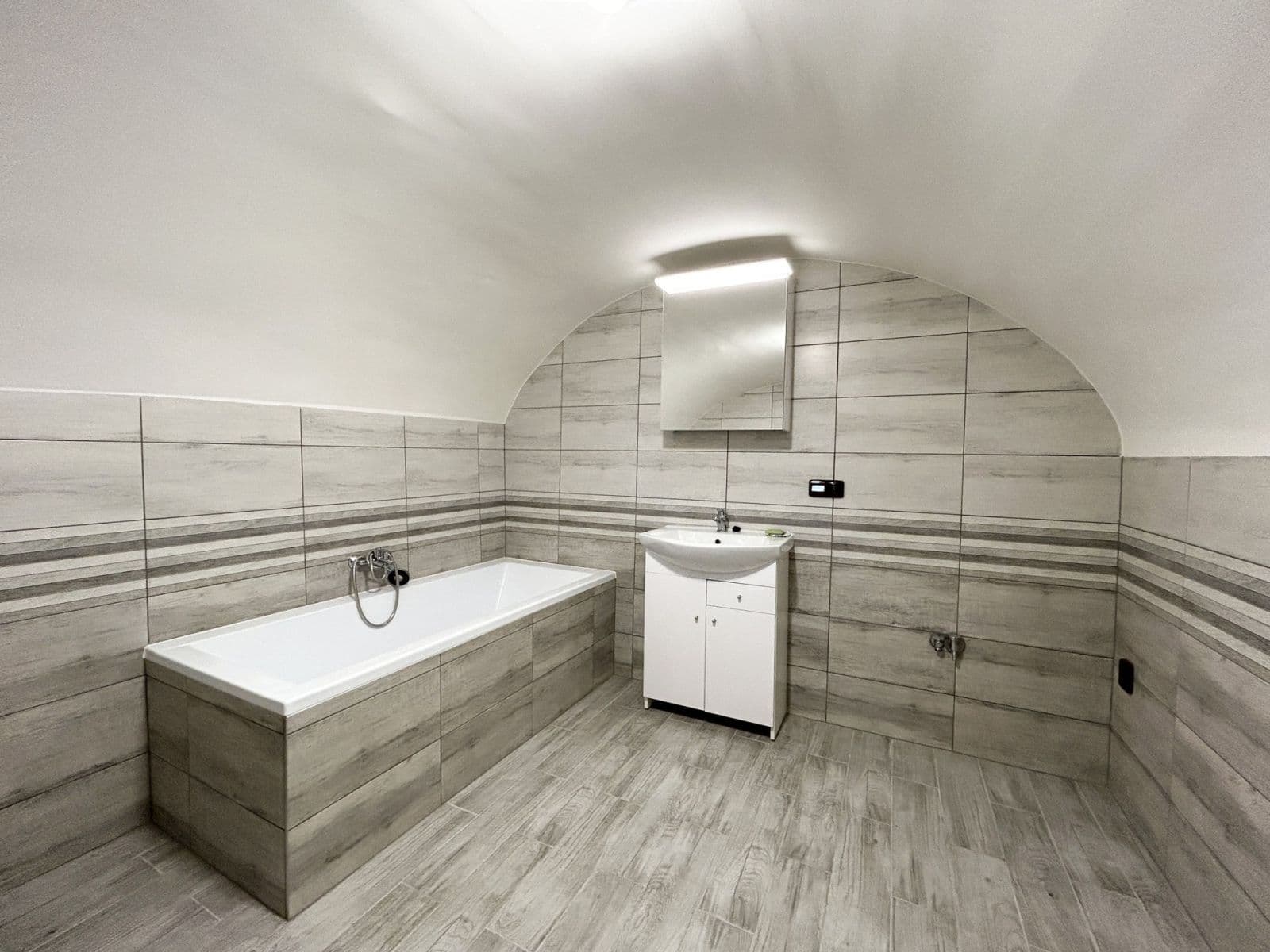 Prenájom bytu 3-izbový 144 m², Štětí, Ústecký kraj Prenájom bytu 3-izbový 144 m², Štětí, Ústecký kraj