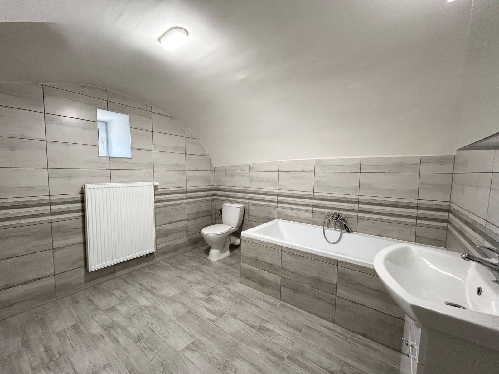 Prenájom bytu 3-izbový 144 m², Štětí, Ústecký kraj Prenájom bytu 3-izbový 144 m², Štětí, Ústecký kraj