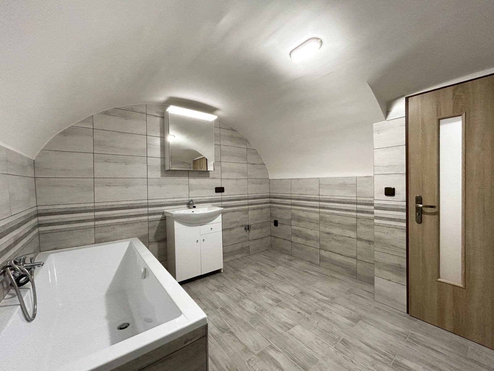 Prenájom bytu 3-izbový 144 m², Štětí, Ústecký kraj Prenájom bytu 3-izbový 144 m², Štětí, Ústecký kraj