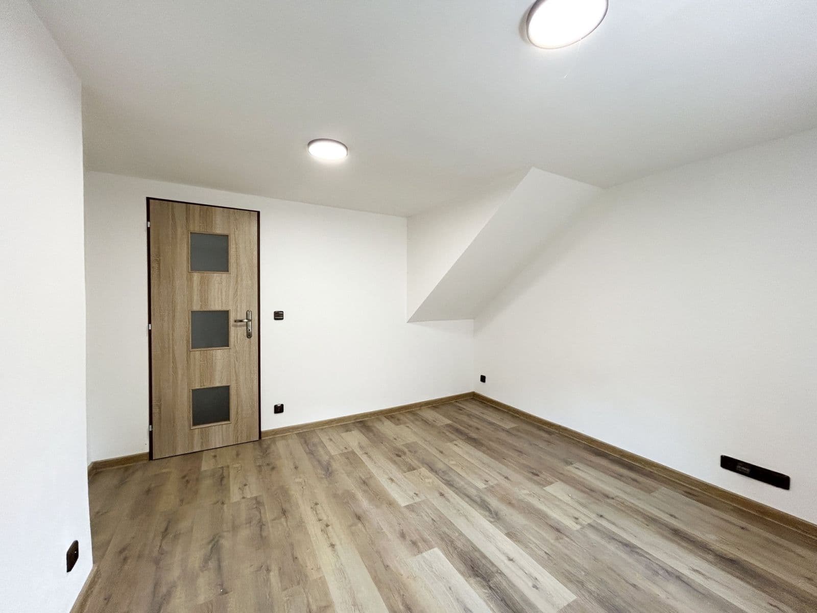 Prenájom bytu 3-izbový 144 m², Štětí, Ústecký kraj Prenájom bytu 3-izbový 144 m², Štětí, Ústecký kraj
