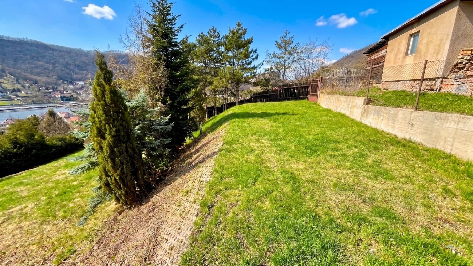 Predaj pozemku 1.210 m², Jasanová, Ústí nad Labem, Ústecký kraj Predaj pozemku 1.210 m², Jasanová, Ústí nad Labem, Ústecký kraj