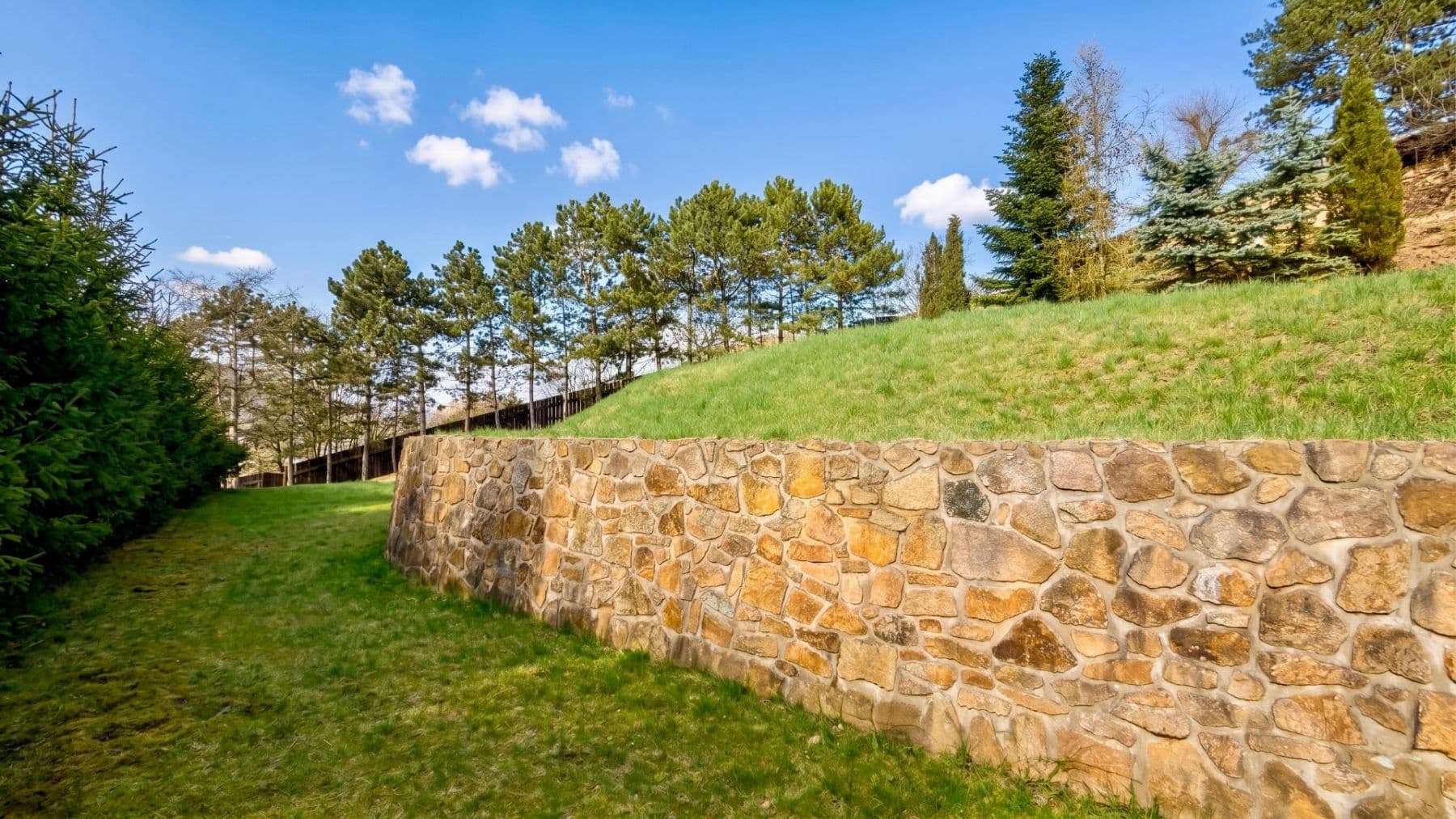 Predaj pozemku 1.210 m², Jasanová, Ústí nad Labem, Ústecký kraj Predaj pozemku 1.210 m², Jasanová, Ústí nad Labem, Ústecký kraj