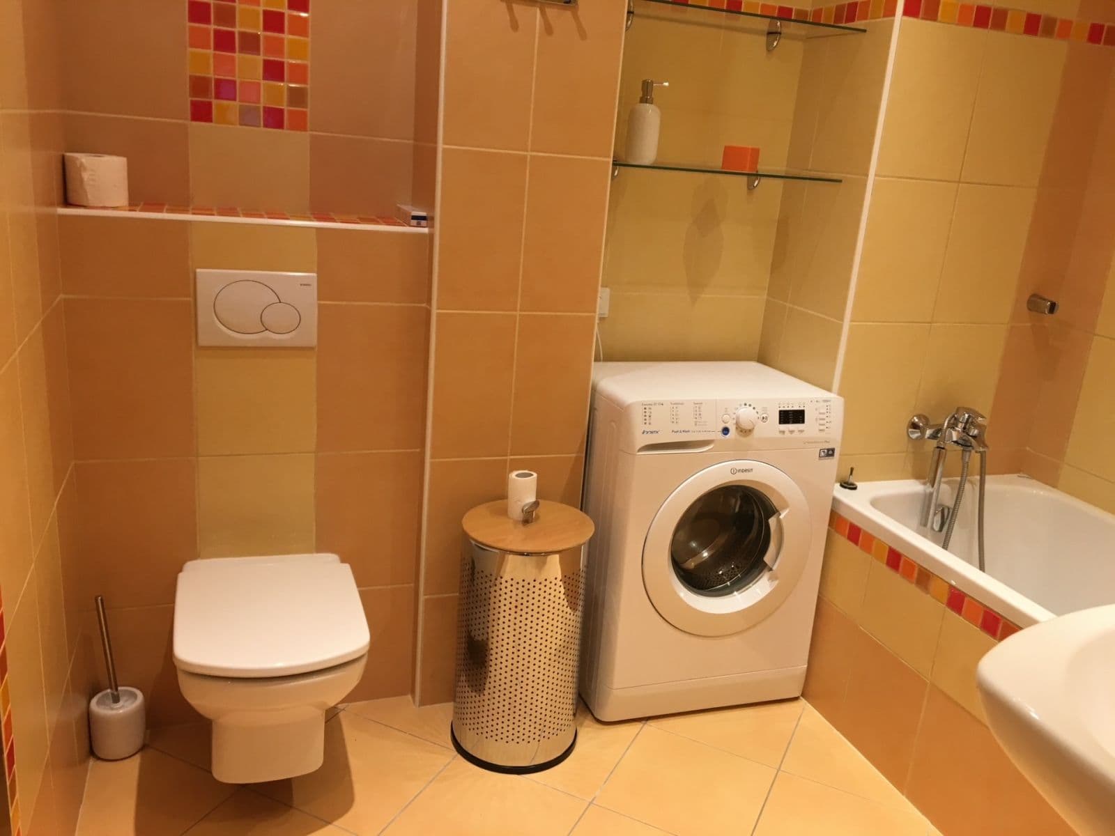 Prenájom bytu 3-izbový 96 m², Viklefova, Praha, Praha Prenájom bytu 3-izbový 96 m², Viklefova, Praha, Praha