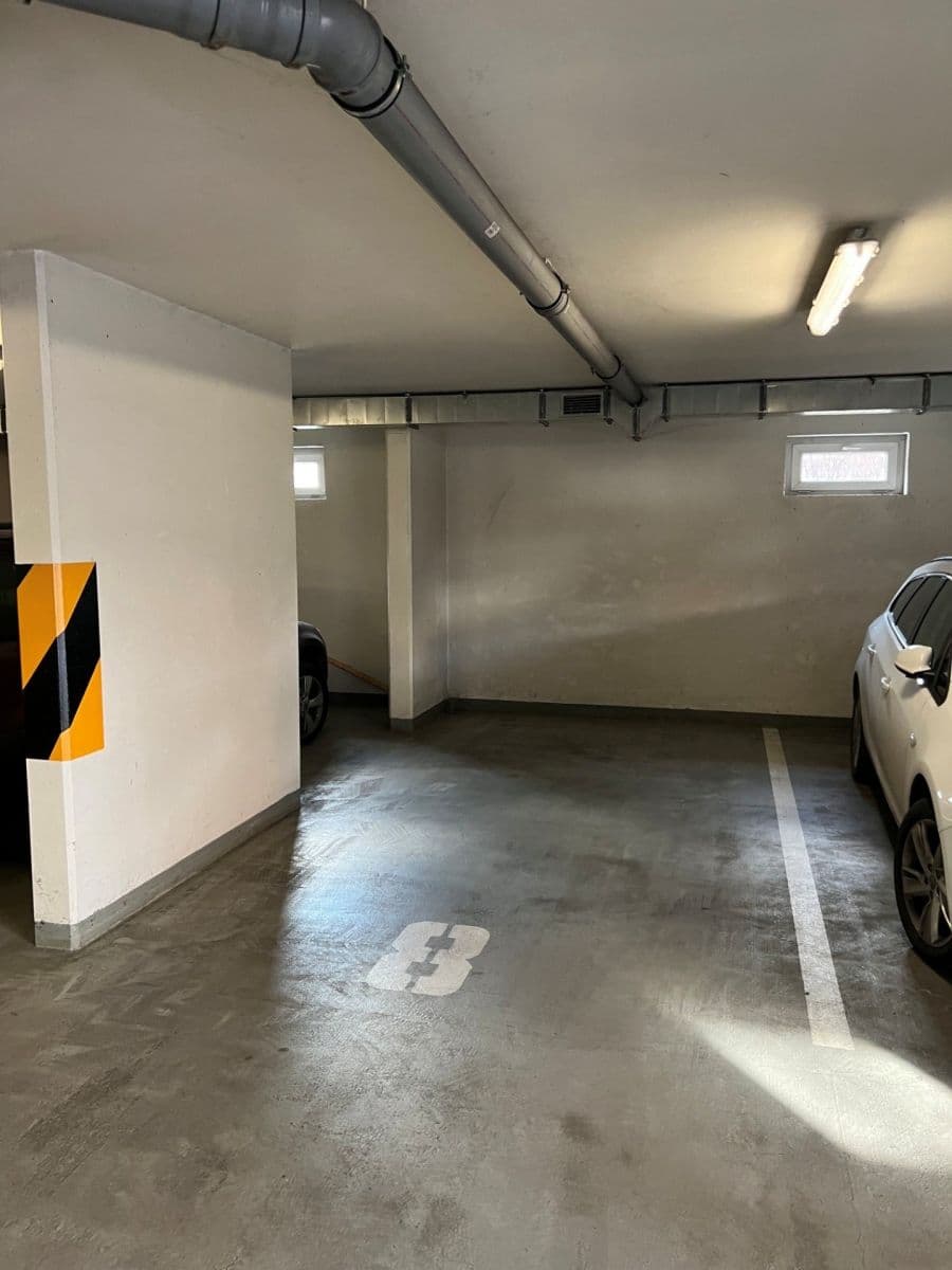 Prenájom garáže 25 m², Janýrova, Praha, Praha Prenájom garáže 25 m², Janýrova, Praha, Praha