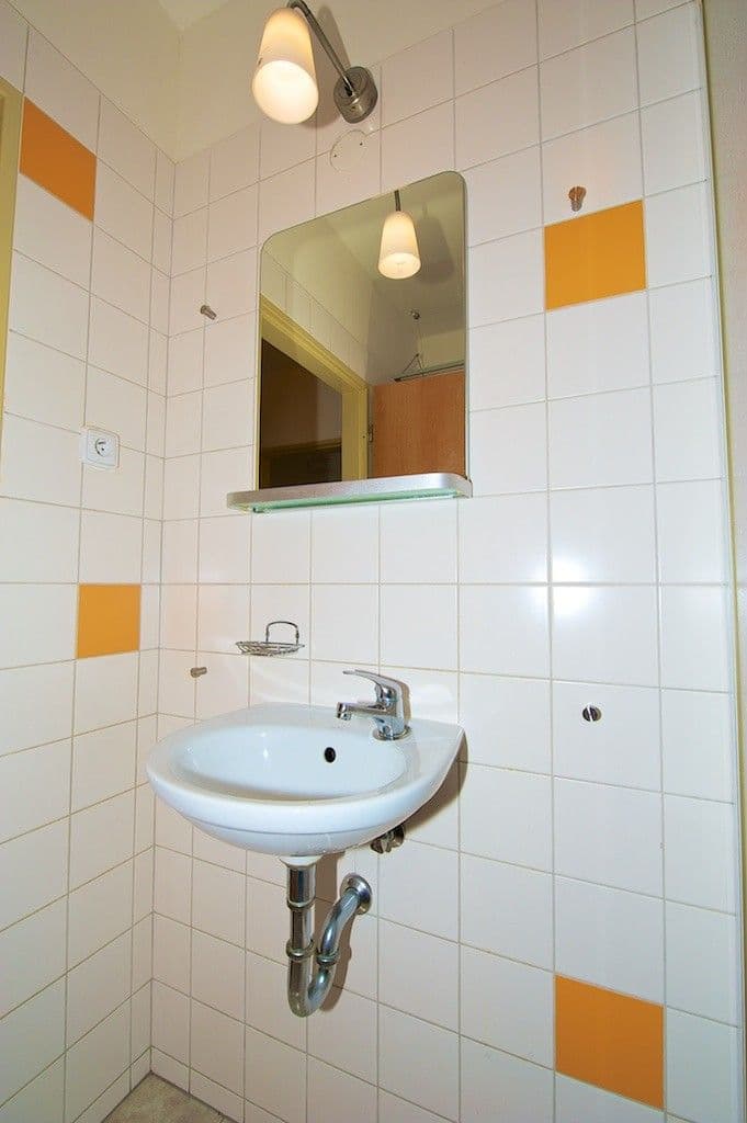 Prenájom bytu 1-izbový 24 m², Petrohradská, Praha, Praha Prenájom bytu 1-izbový 24 m², Petrohradská, Praha, Praha