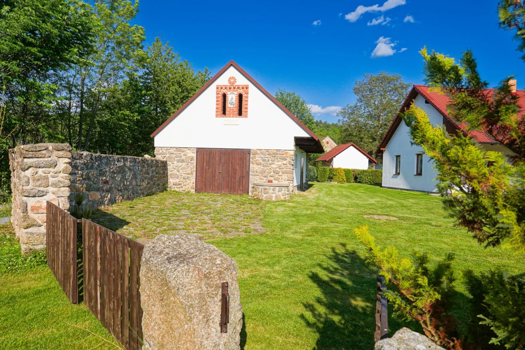 Predaj domu 220 m², pozemek 1.697 m², Nechvalice, Středočeský kraj Predaj domu 220 m², pozemek 1.697 m², Nechvalice, Středočeský kraj