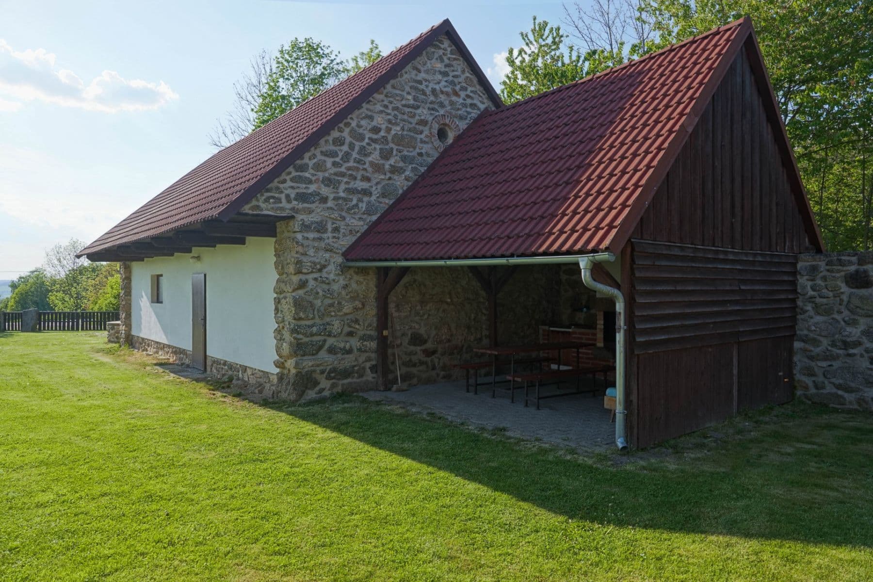 Predaj domu 220 m², pozemek 1.697 m², Nechvalice, Středočeský kraj Predaj domu 220 m², pozemek 1.697 m², Nechvalice, Středočeský kraj