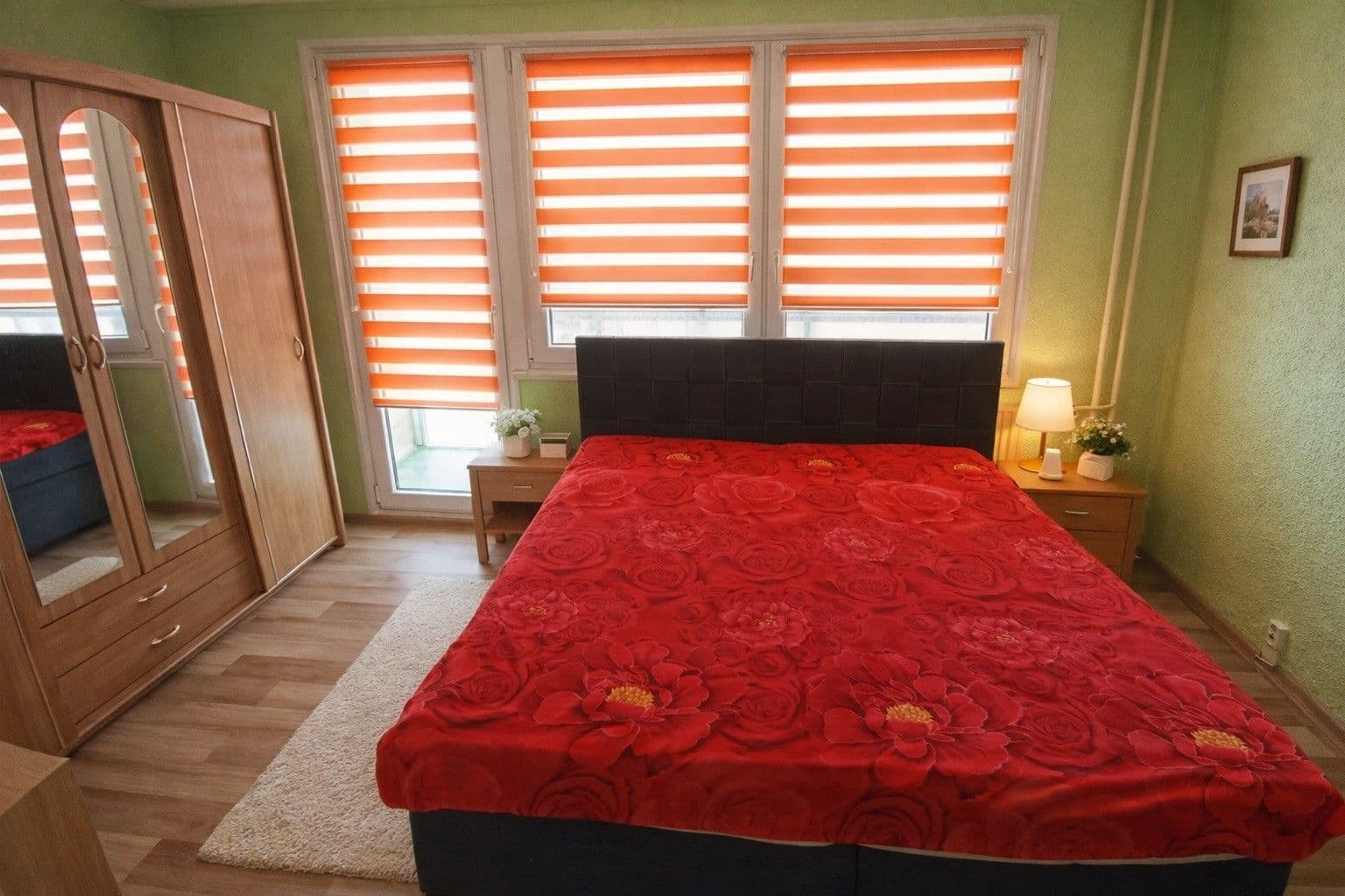 Prenájom bytu 4-izbový 90 m², Korandova, Tachov, Plzeňský kraj Prenájom bytu 4-izbový 90 m², Korandova, Tachov, Plzeňský kraj