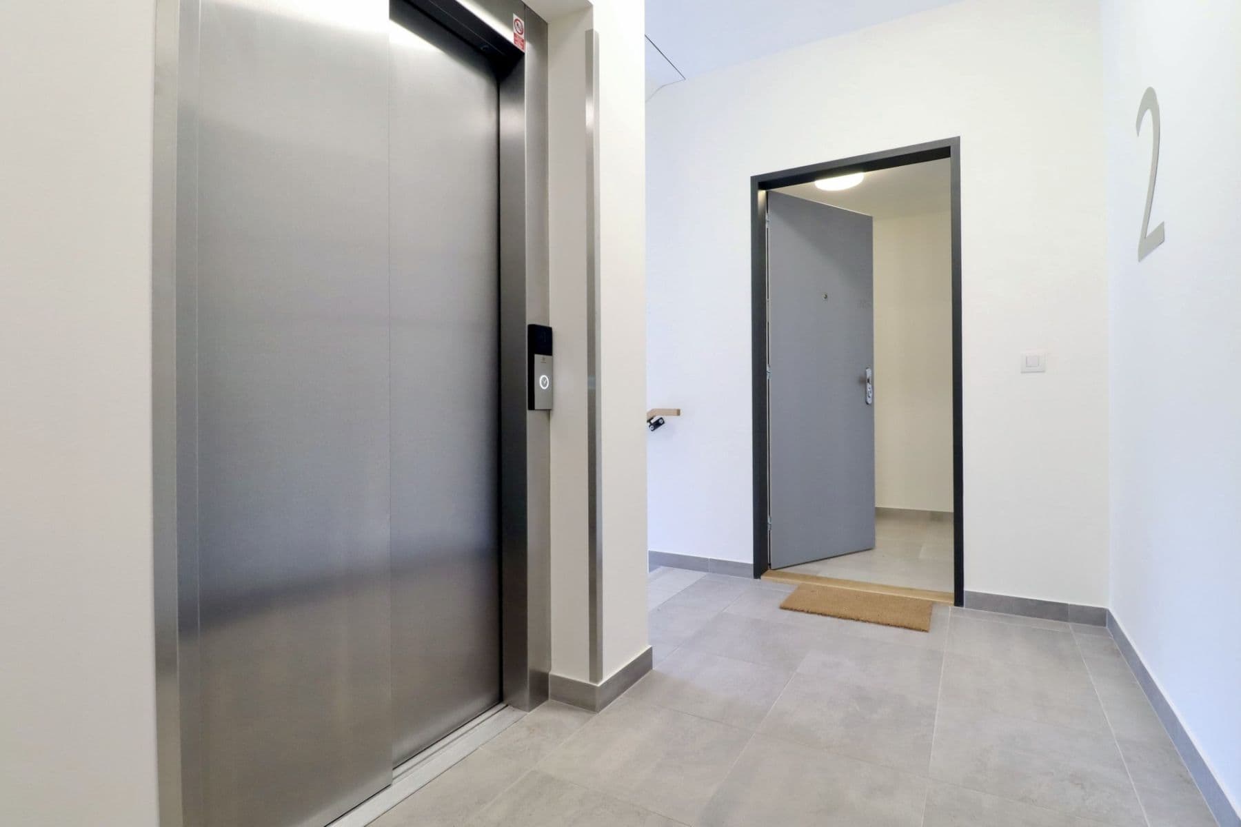 Prenájom bytu 4-izbový 102 m², Čertův vršek, Praha, Praha Prenájom bytu 4-izbový 102 m², Čertův vršek, Praha, Praha