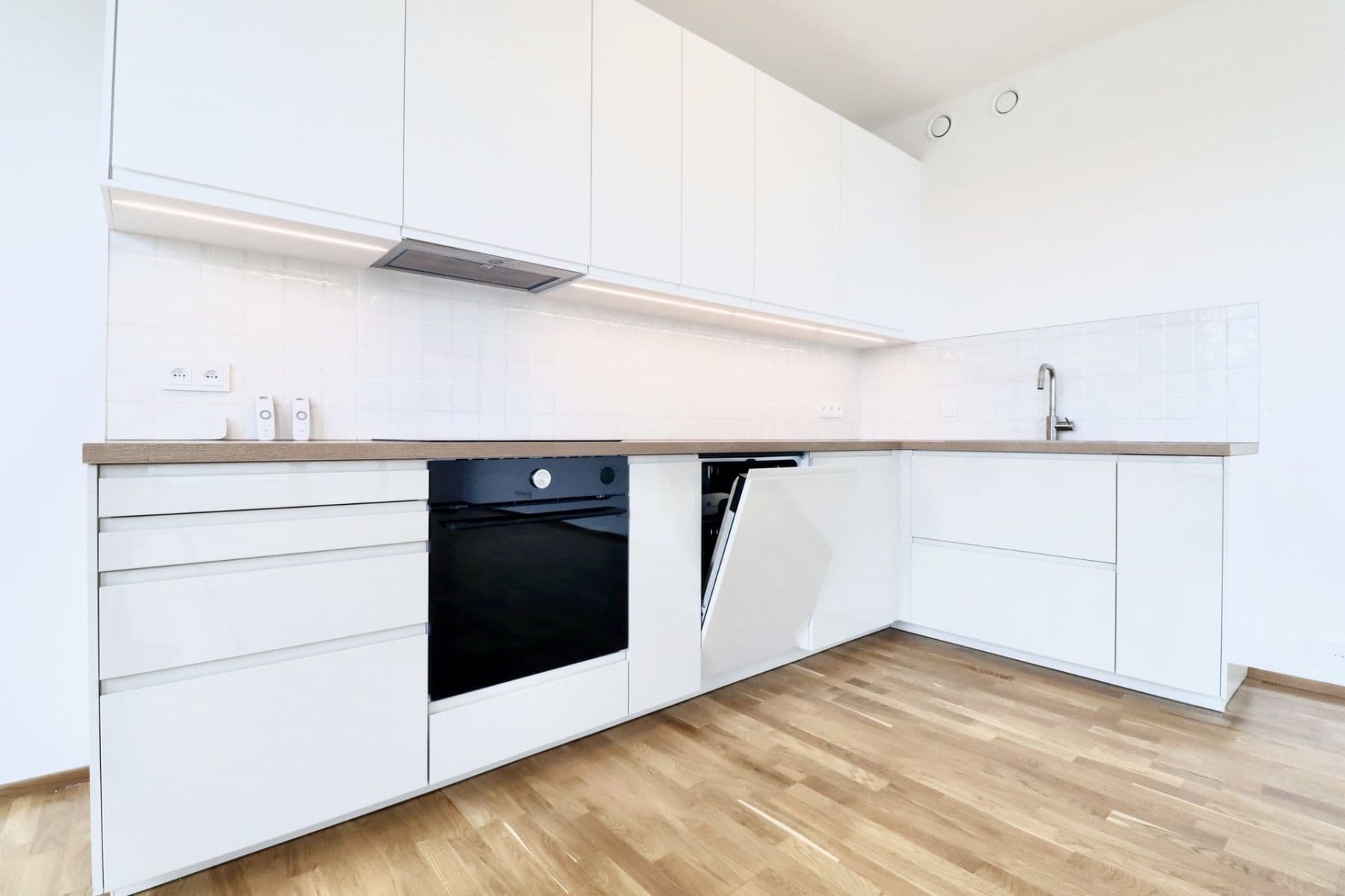 Prenájom bytu 4-izbový 102 m², Čertův vršek, Praha, Praha Prenájom bytu 4-izbový 102 m², Čertův vršek, Praha, Praha