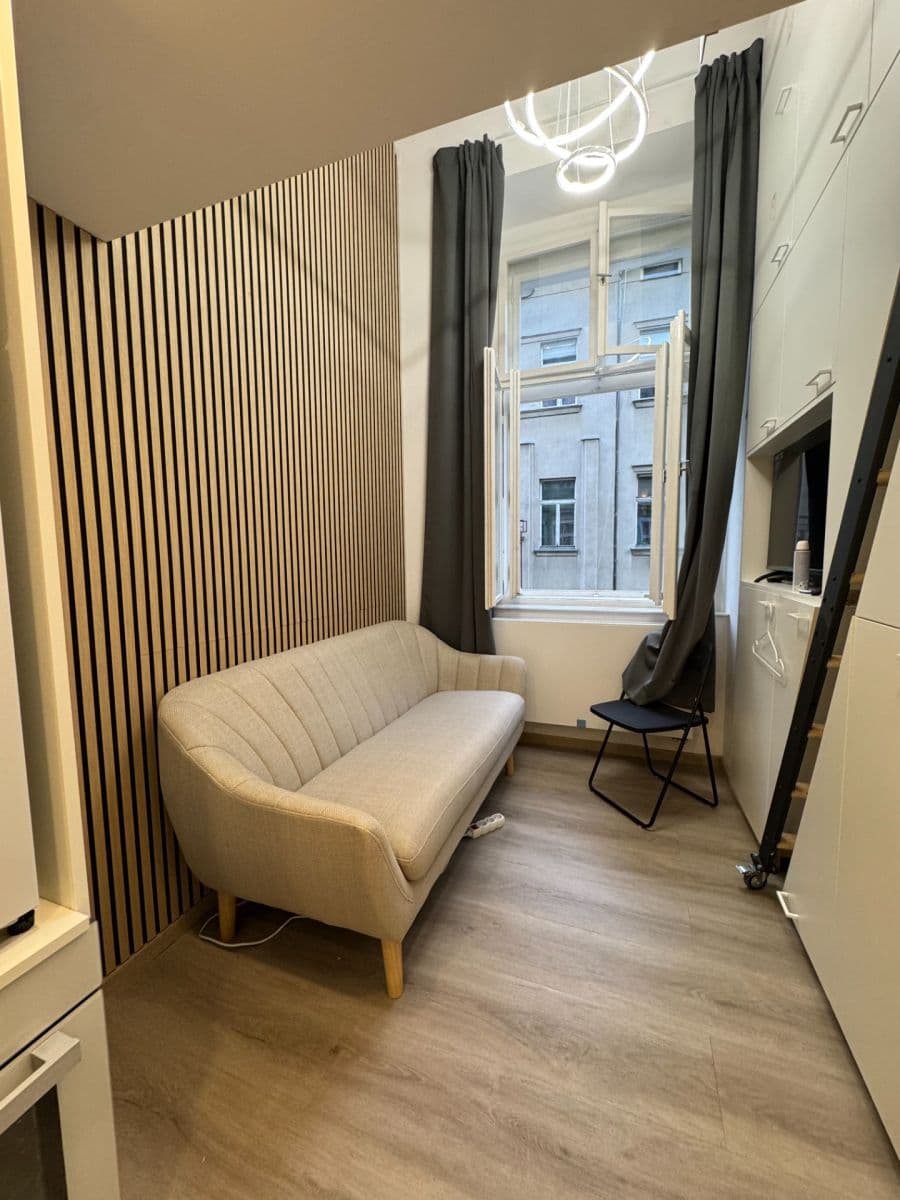 Prenájom bytu 1-izbový 15 m², U Půjčovny, Praha, Praha Prenájom bytu 1-izbový 15 m², U Půjčovny, Praha, Praha