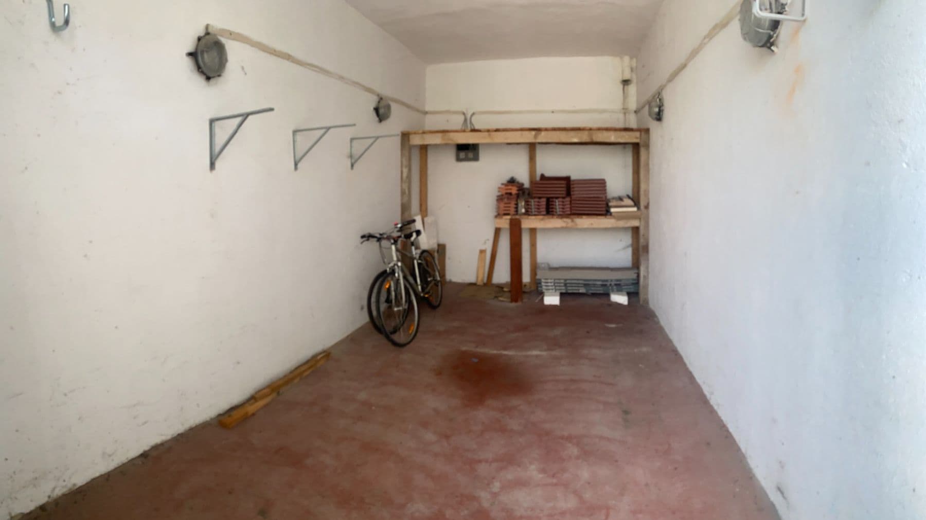 Prenájom garáže 18 m², Rajhrad, Jihomoravský kraj Prenájom garáže 18 m², Rajhrad, Jihomoravský kraj