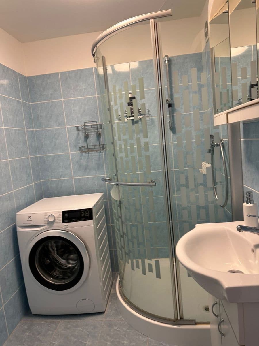 Prenájom bytu 3-izbový 68 m², Tererova, Praha, Praha Prenájom bytu 3-izbový 68 m², Tererova, Praha, Praha