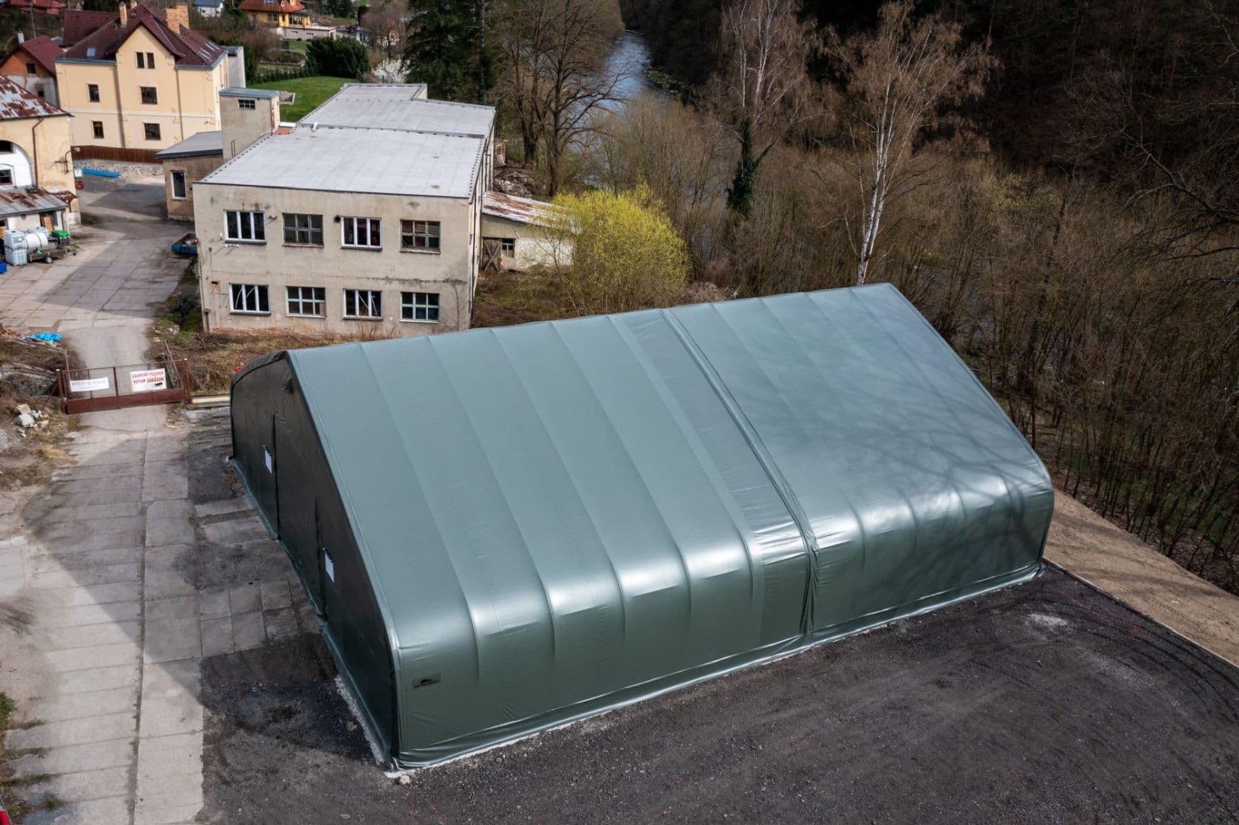 Prenájom nebytového priestoru 567 m², Jílové u Prahy, Středočeský kraj Prenájom nebytového priestoru 567 m², Jílové u Prahy, Středočeský kraj