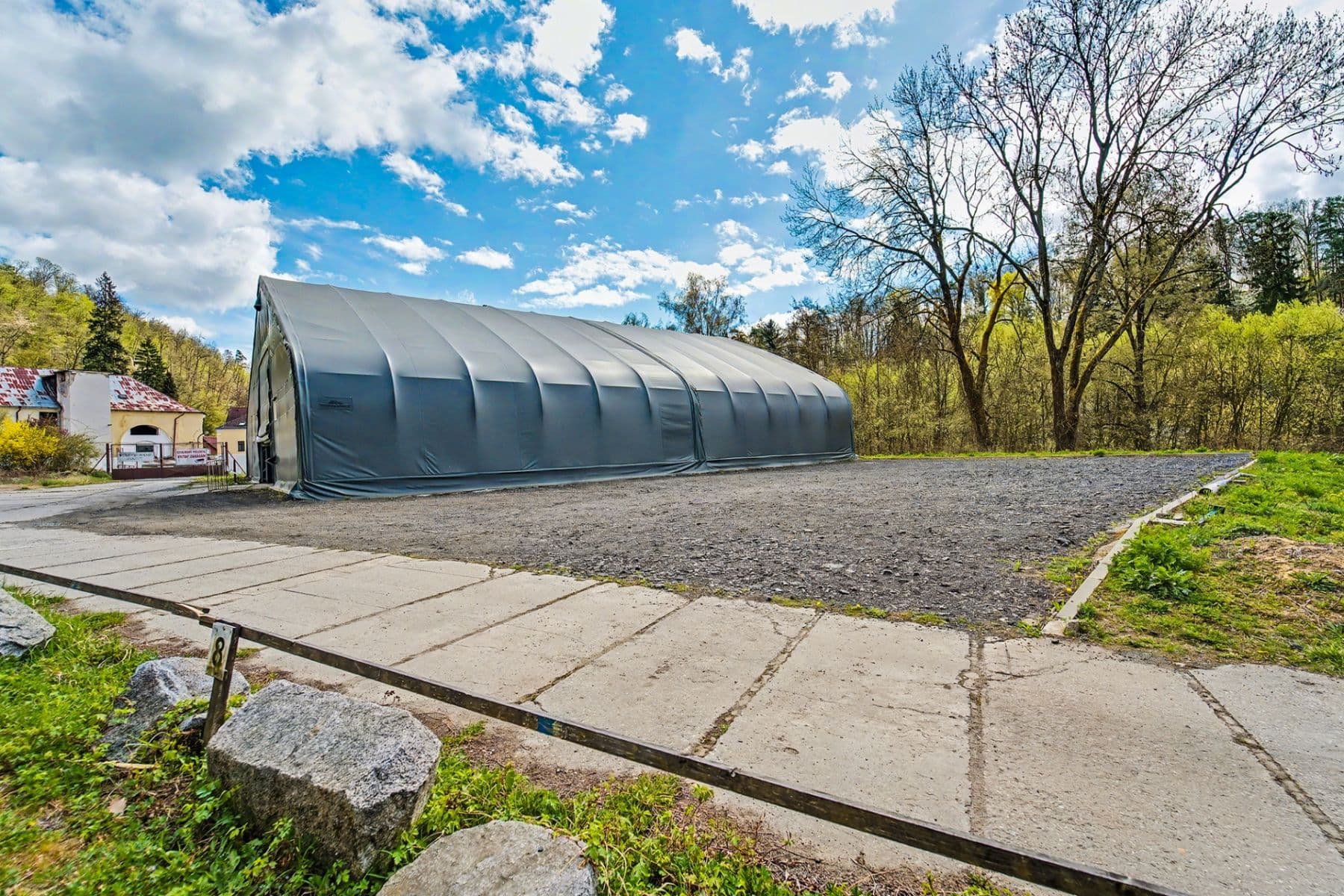 Prenájom nebytového priestoru 567 m², Jílové u Prahy, Středočeský kraj Prenájom nebytového priestoru 567 m², Jílové u Prahy, Středočeský kraj