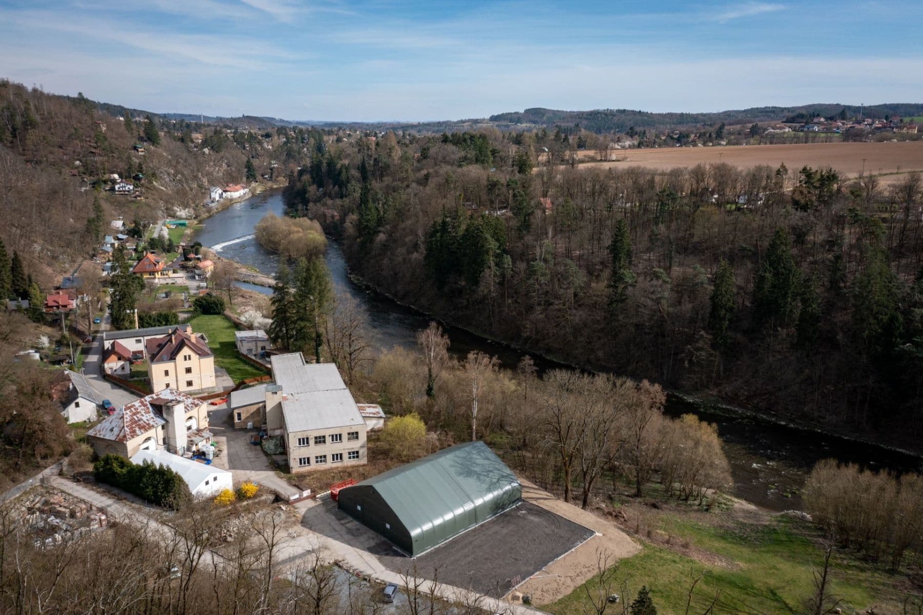 Prenájom nebytového priestoru 567 m², Jílové u Prahy, Středočeský kraj Prenájom nebytového priestoru 567 m², Jílové u Prahy, Středočeský kraj