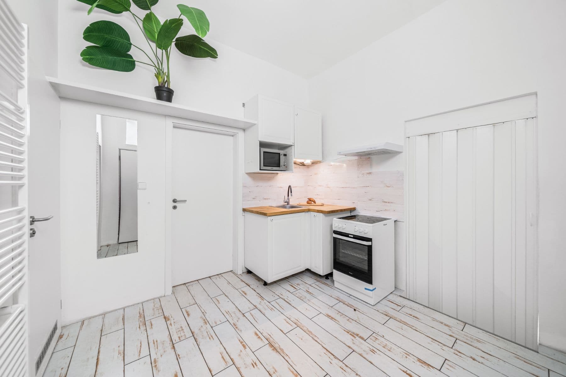 Prenájom bytu 3-izbový 65 m², Bělehradská, Praha, Praha Prenájom bytu 3-izbový 65 m², Bělehradská, Praha, Praha