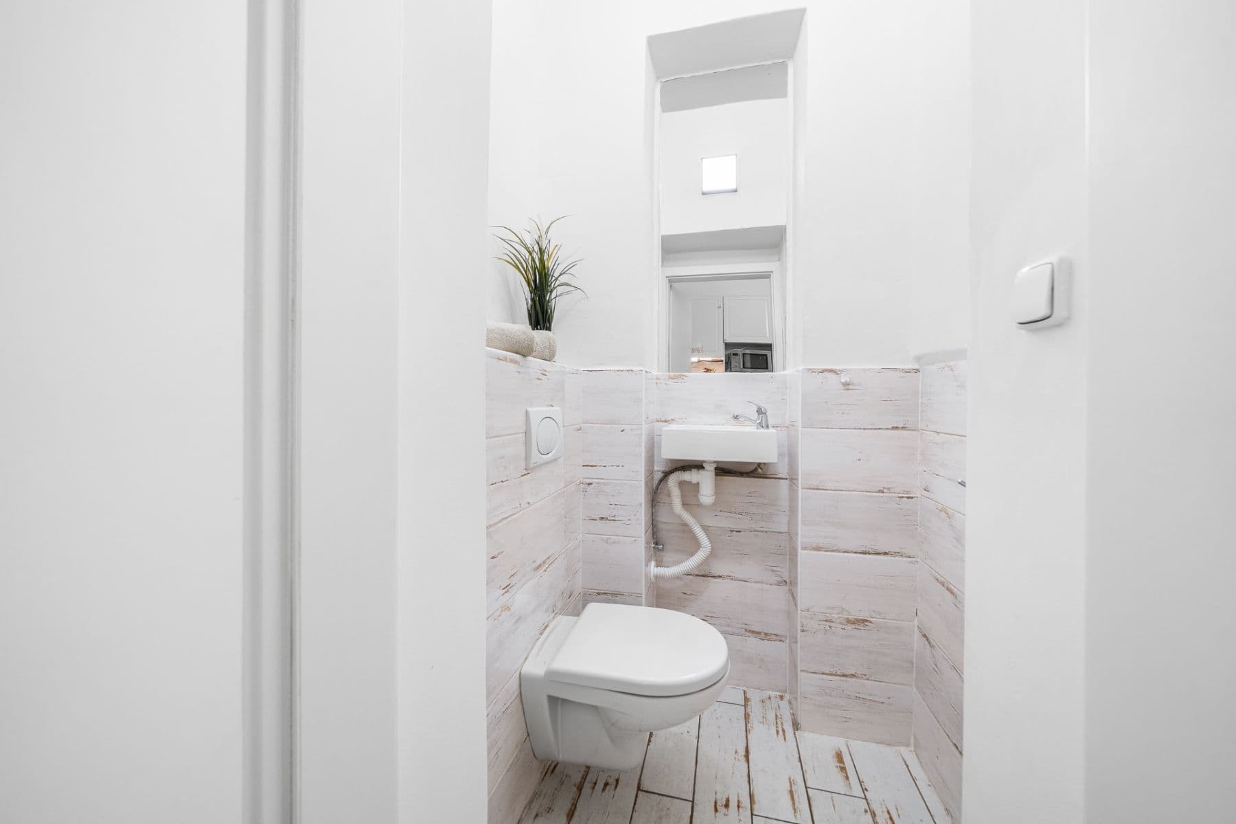 Prenájom bytu 3-izbový 65 m², Bělehradská, Praha, Praha Prenájom bytu 3-izbový 65 m², Bělehradská, Praha, Praha