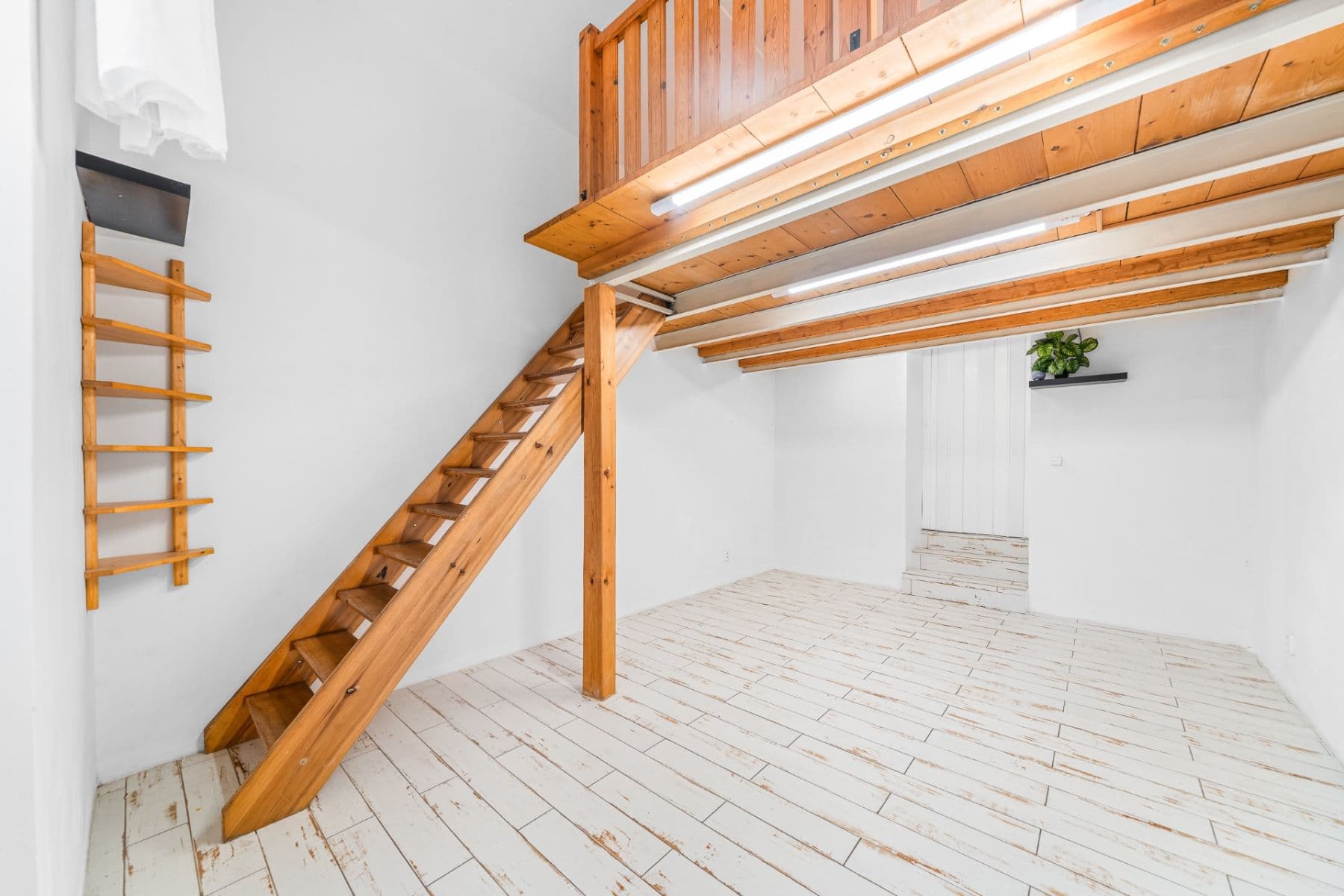 Prenájom bytu 3-izbový 65 m², Bělehradská, Praha, Praha Prenájom bytu 3-izbový 65 m², Bělehradská, Praha, Praha