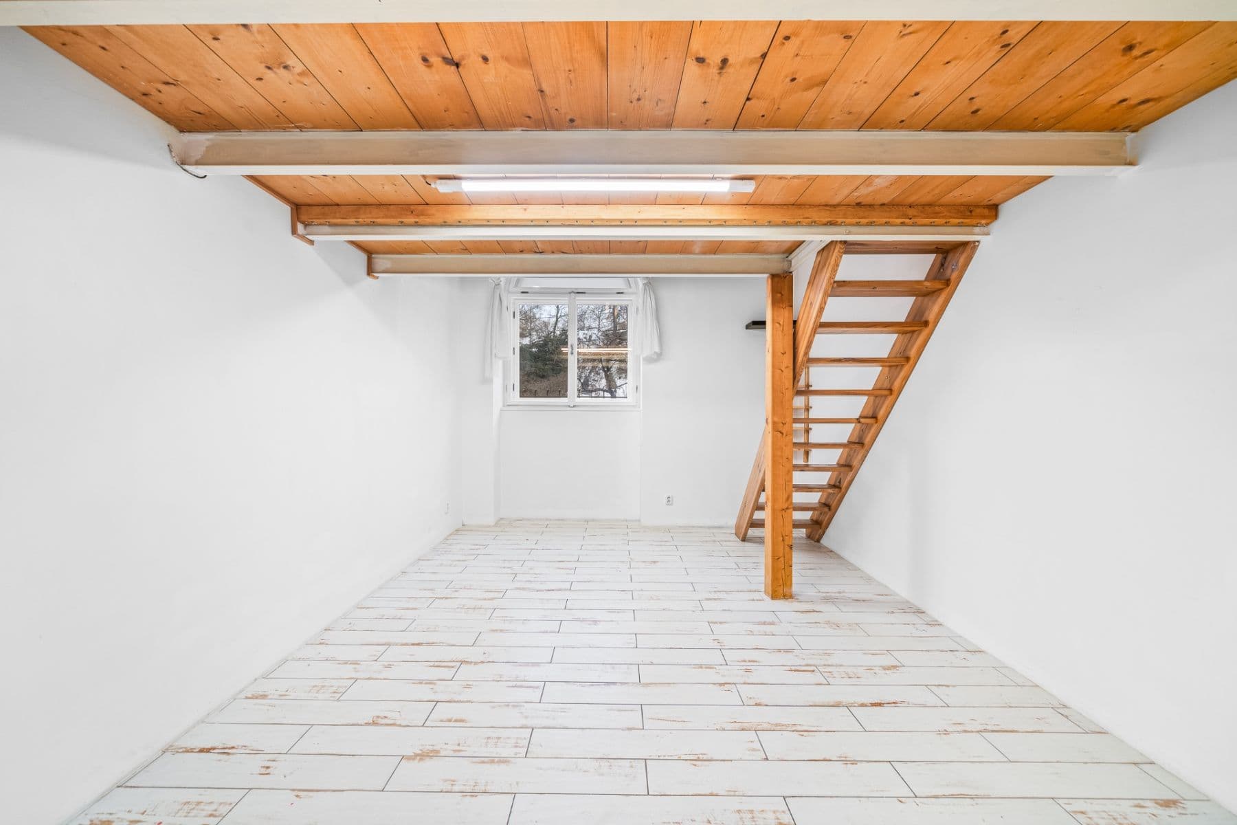 Prenájom bytu 3-izbový 65 m², Bělehradská, Praha, Praha Prenájom bytu 3-izbový 65 m², Bělehradská, Praha, Praha