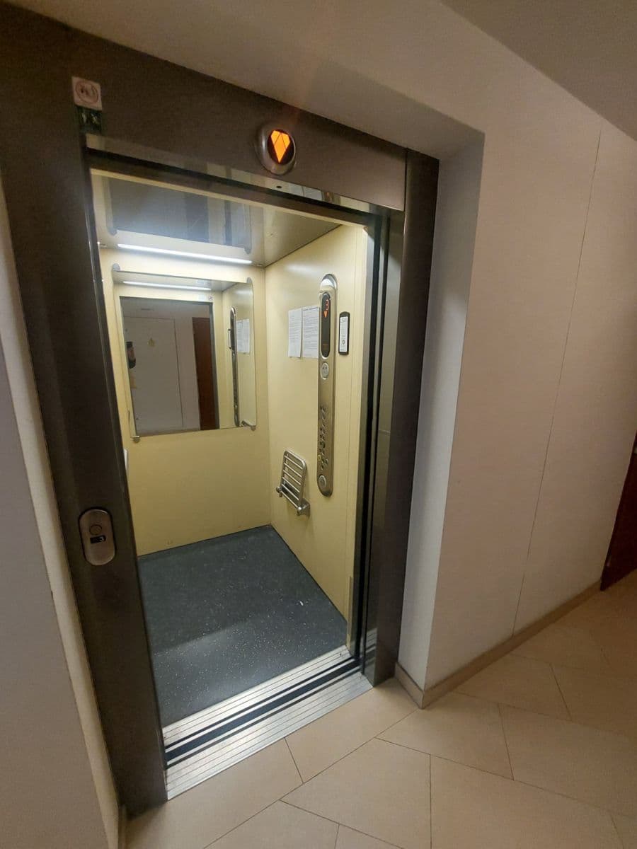 Prenájom bytu 2-izbový 54 m², Modenská, Praha, Praha Prenájom bytu 2-izbový 54 m², Modenská, Praha, Praha