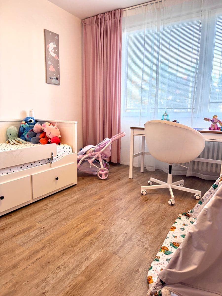 Prenájom bytu 3-izbový 75 m², Otradovická, Praha, Praha Prenájom bytu 3-izbový 75 m², Otradovická, Praha, Praha