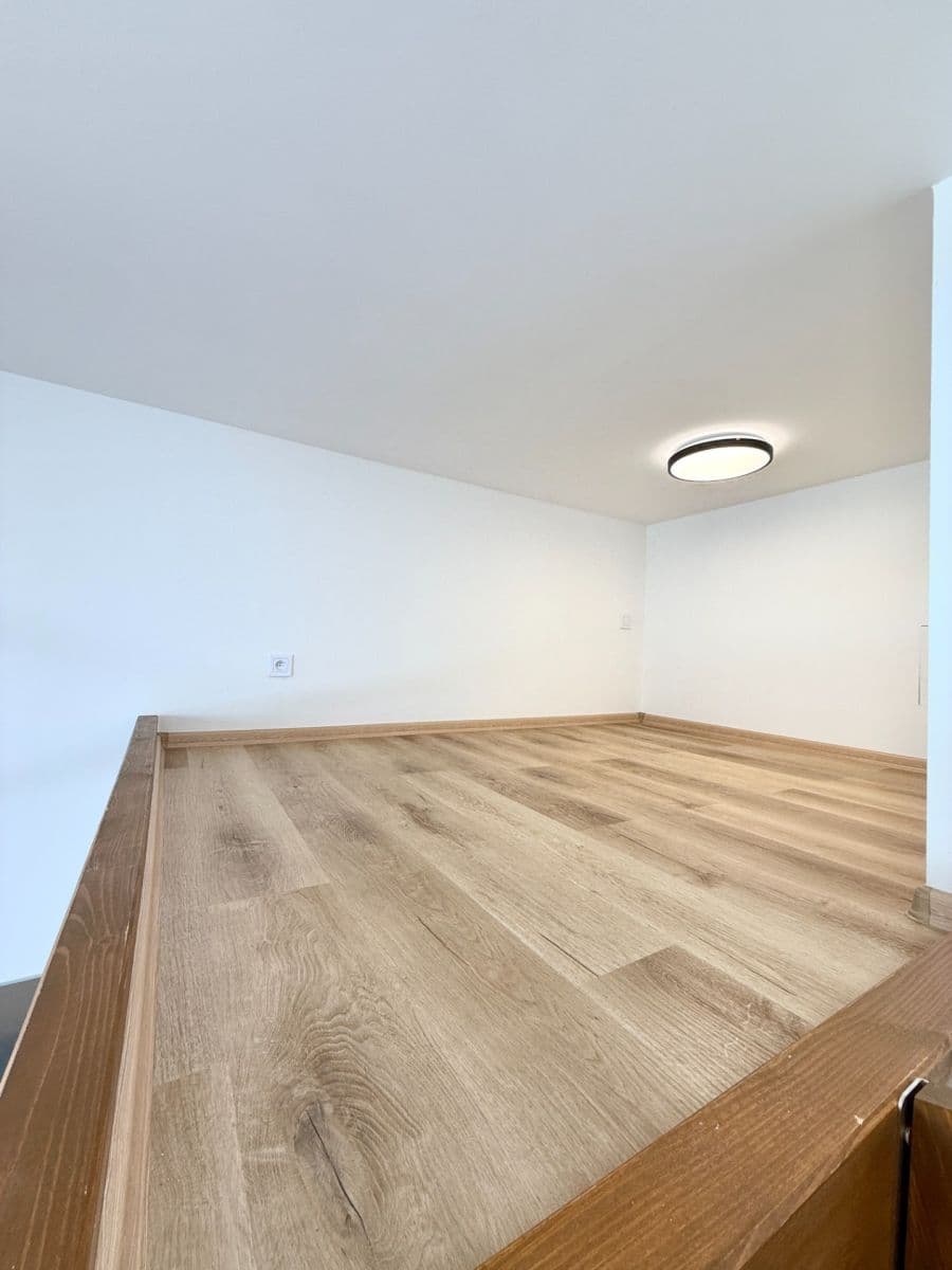 Prenájom bytu 1-izbový 17 m², Sokolská, Praha, Praha Prenájom bytu 1-izbový 17 m², Sokolská, Praha, Praha