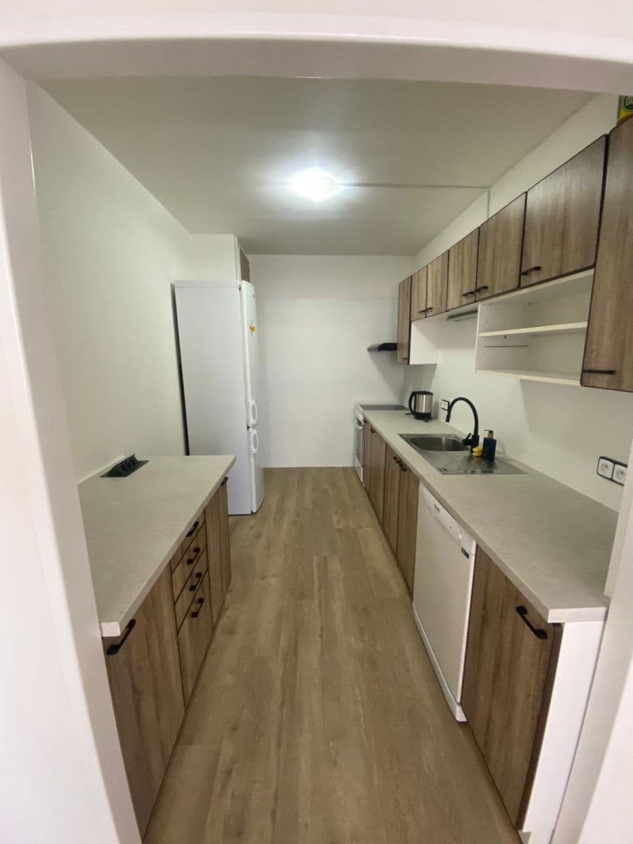 Prenájom bytu 3-izbový 65 m², Papírníkova, Praha, Praha Prenájom bytu 3-izbový 65 m², Papírníkova, Praha, Praha