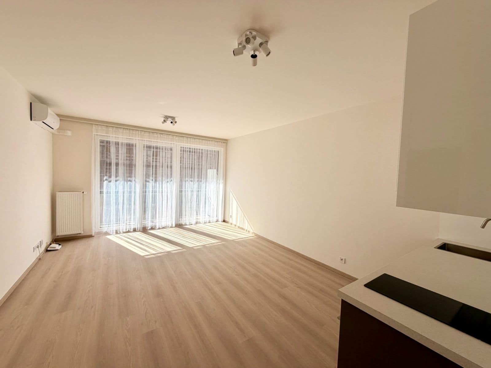 Prenájom bytu 1-izbový 38 m², Kabešova, Praha, Praha Prenájom bytu 1-izbový 38 m², Kabešova, Praha, Praha