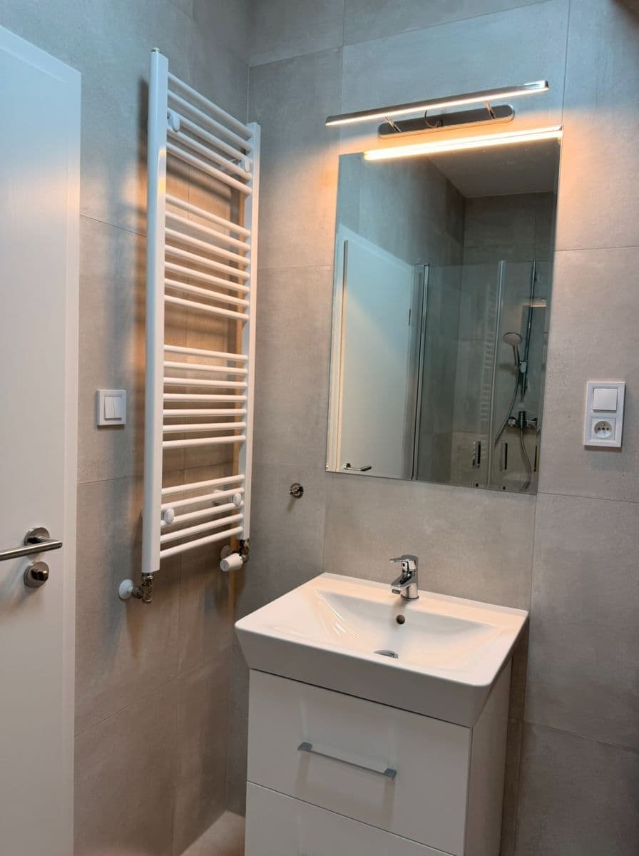Prenájom bytu 1-izbový 38 m², Kabešova, Praha, Praha Prenájom bytu 1-izbový 38 m², Kabešova, Praha, Praha