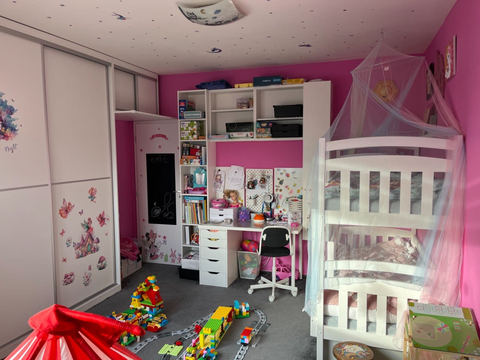 Prenájom bytu 3-izbový 80 m², Ke Kříži, Praha, Praha Prenájom bytu 3-izbový 80 m², Ke Kříži, Praha, Praha