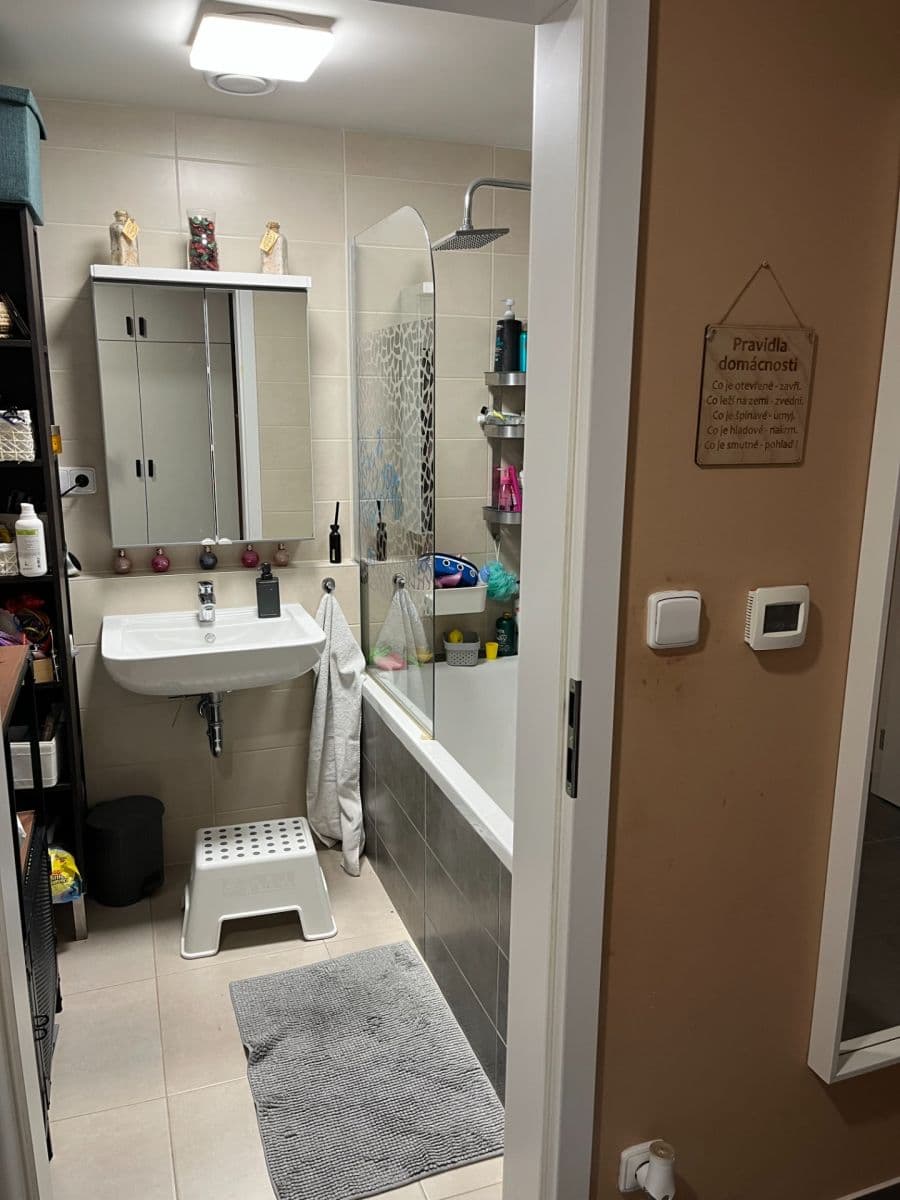 Prenájom bytu 3-izbový 80 m², Ke Kříži, Praha, Praha Prenájom bytu 3-izbový 80 m², Ke Kříži, Praha, Praha