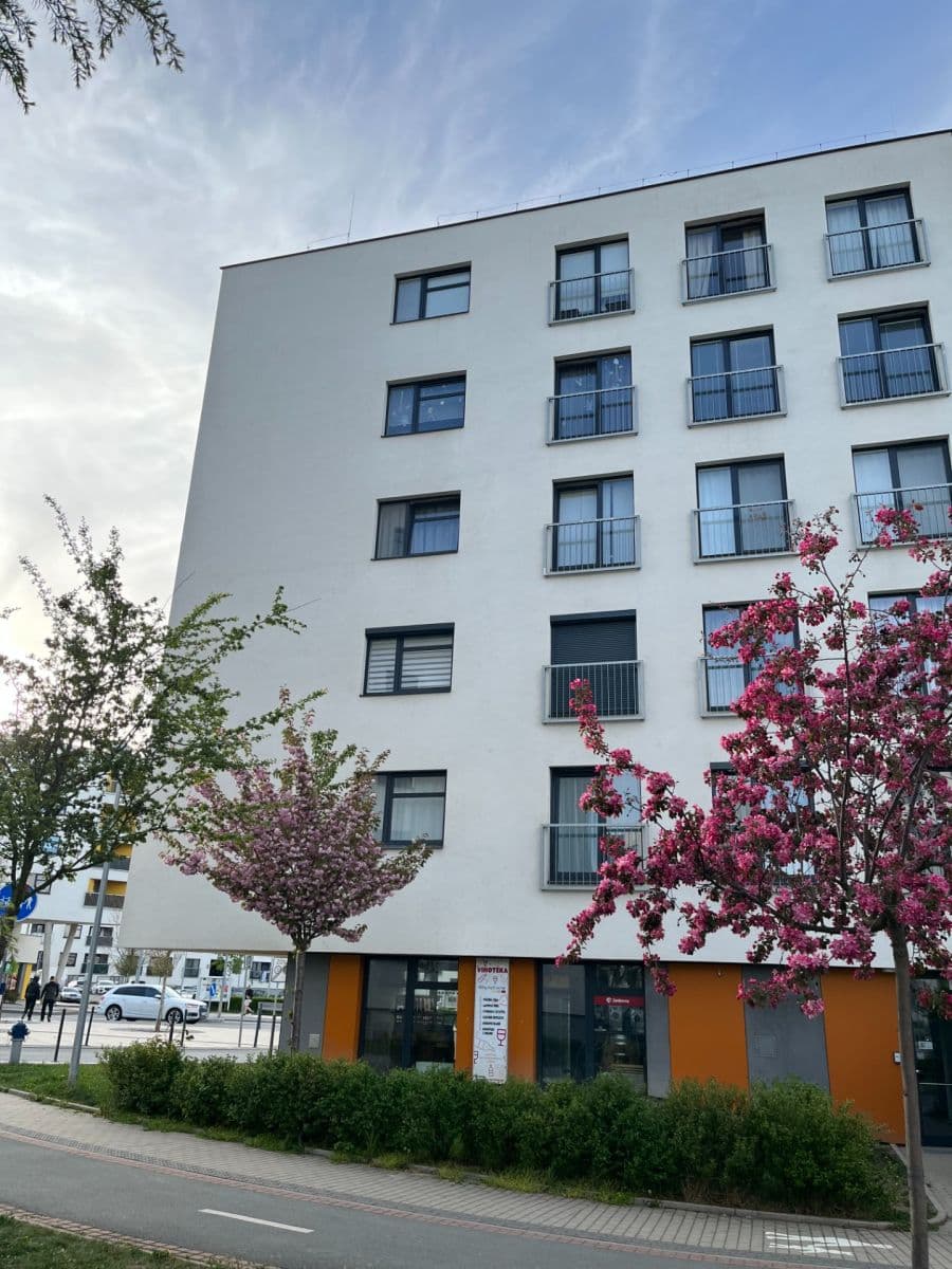 Prenájom bytu 3-izbový 80 m², Ke Kříži, Praha, Praha Prenájom bytu 3-izbový 80 m², Ke Kříži, Praha, Praha