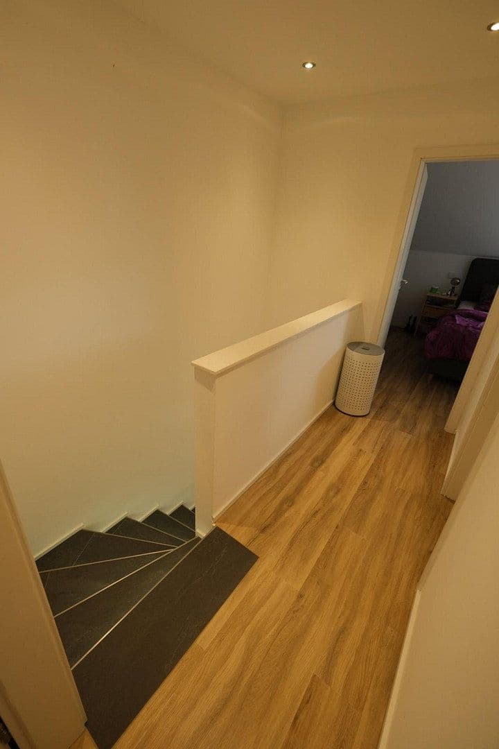 Prenájom bytu 3-izbový 76 m², Köln, Severné Porýnie - Westfálsko Prenájom bytu 3-izbový 76 m², Köln, Severné Porýnie - Westfálsko